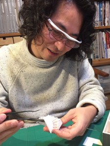 ハズキルーペを掛けて模型作り